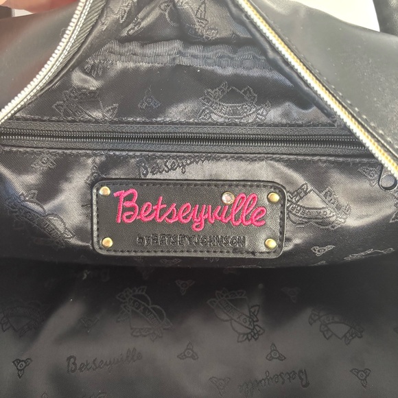 Betsey Johnson air travel handbag  black/pink with Vintage Design - Picture 12 of 13